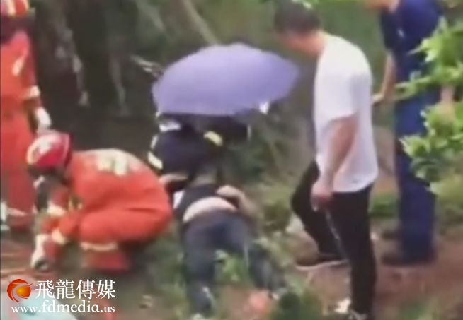 痛心！成都网红亲子游乐园发生滑梯事故，已致2死12伤