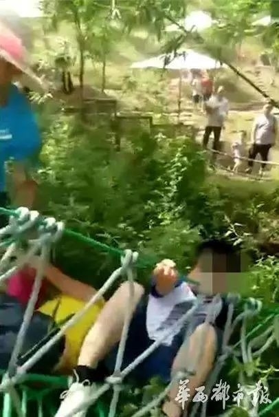痛心！成都网红亲子游乐园发生滑梯事故，已致2死12伤