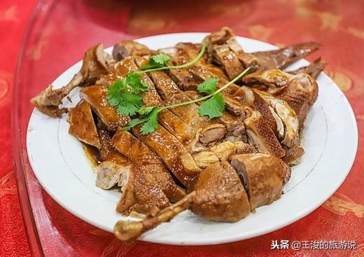 浙江温岭老字号的拿手好菜，海鲜堪称一绝，特色小吃非常地道！